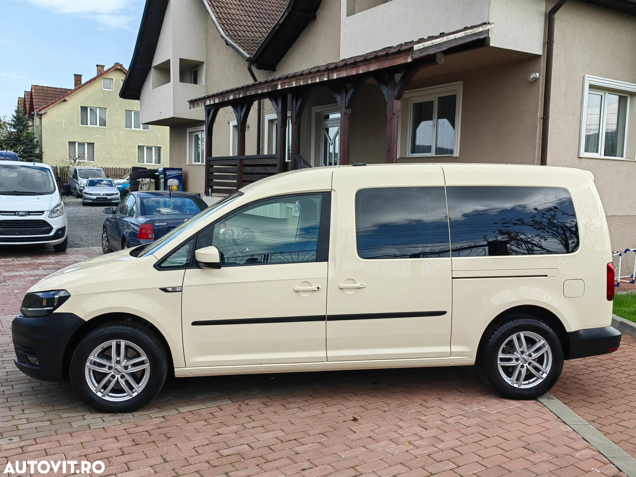 Volkswagen Caddy 2.0 TDI (7-Si.) DSG Maxi Family - 6