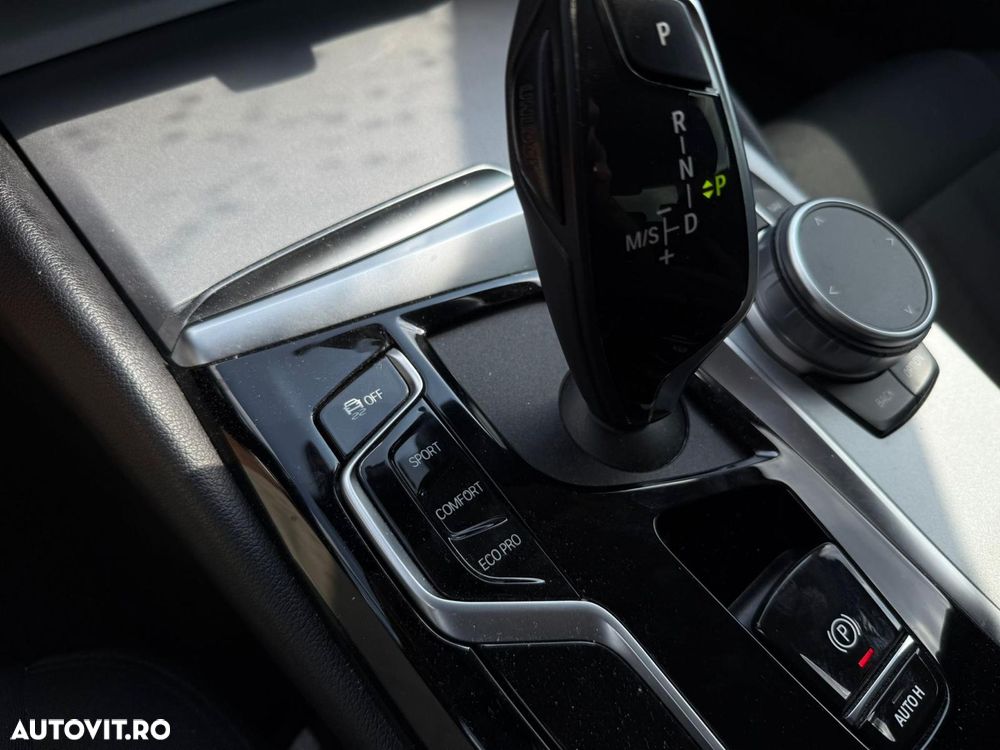 BMW Seria 5 530i AT MHEV - 13