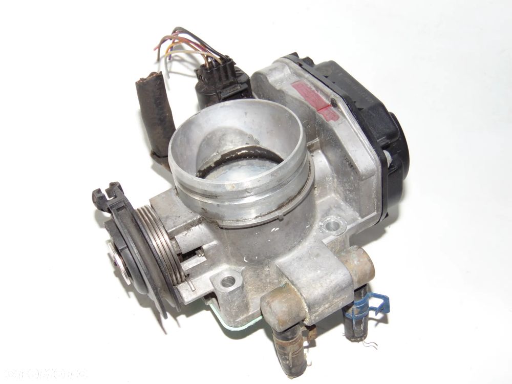 ORYGINAŁ przepustnica 037133064D VW Volkswagen Polo Golf 3 III Passat B4 Seat Ibiza 2 II Cordoba I benzyna 1.6 - 1