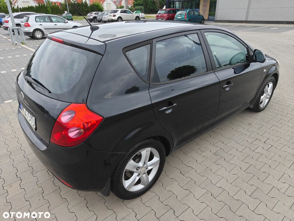 Kia Ceed 2007 photo 3