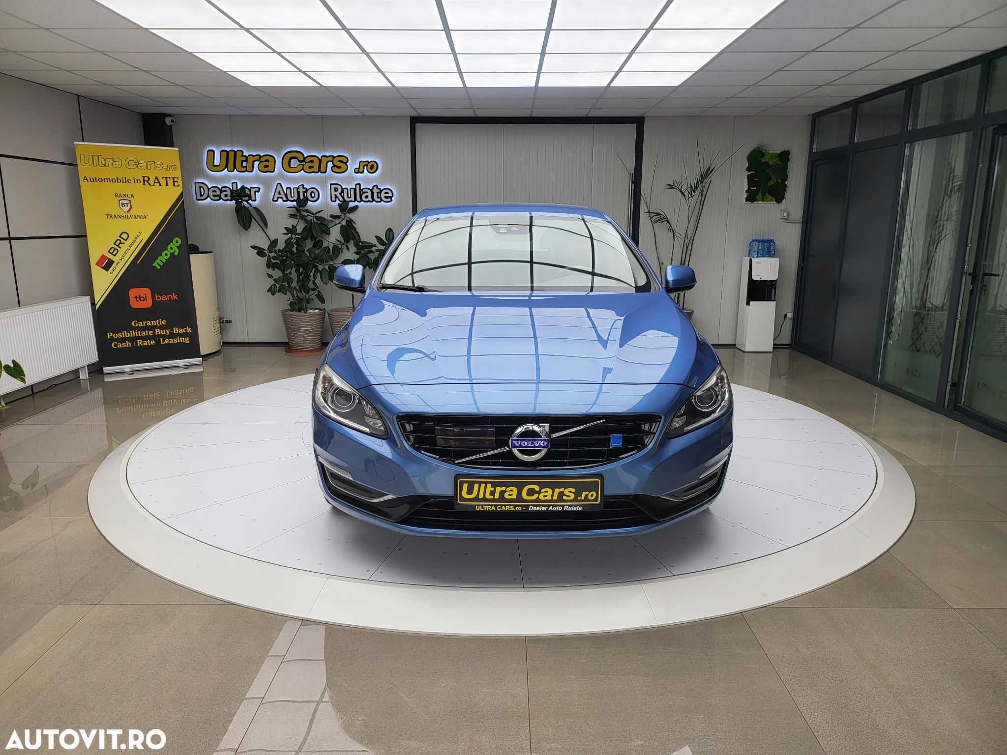 Volvo V60 D6 Plug-In-Hybrid AWD Geartronic Momentum - 1