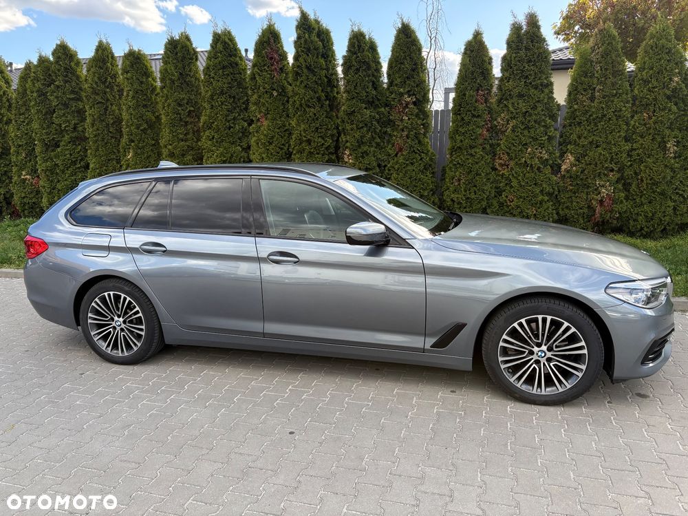 BMW Seria 5 520i Sport Line - 2