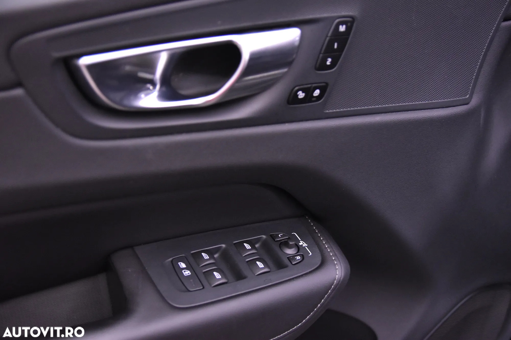 Volvo XC 60 B4 D AWD Plus Dark - 14