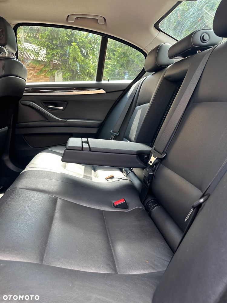 BMW Seria 5 528i xDrive - 8