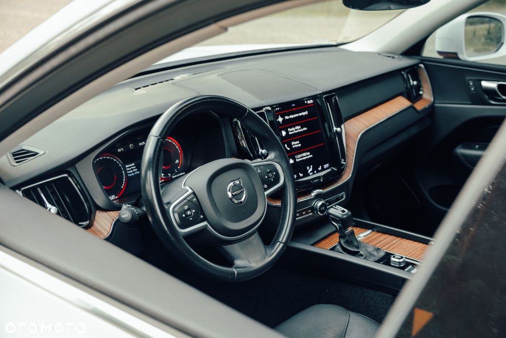 Volvo XC 60 T6 AWD Momentum - 11
