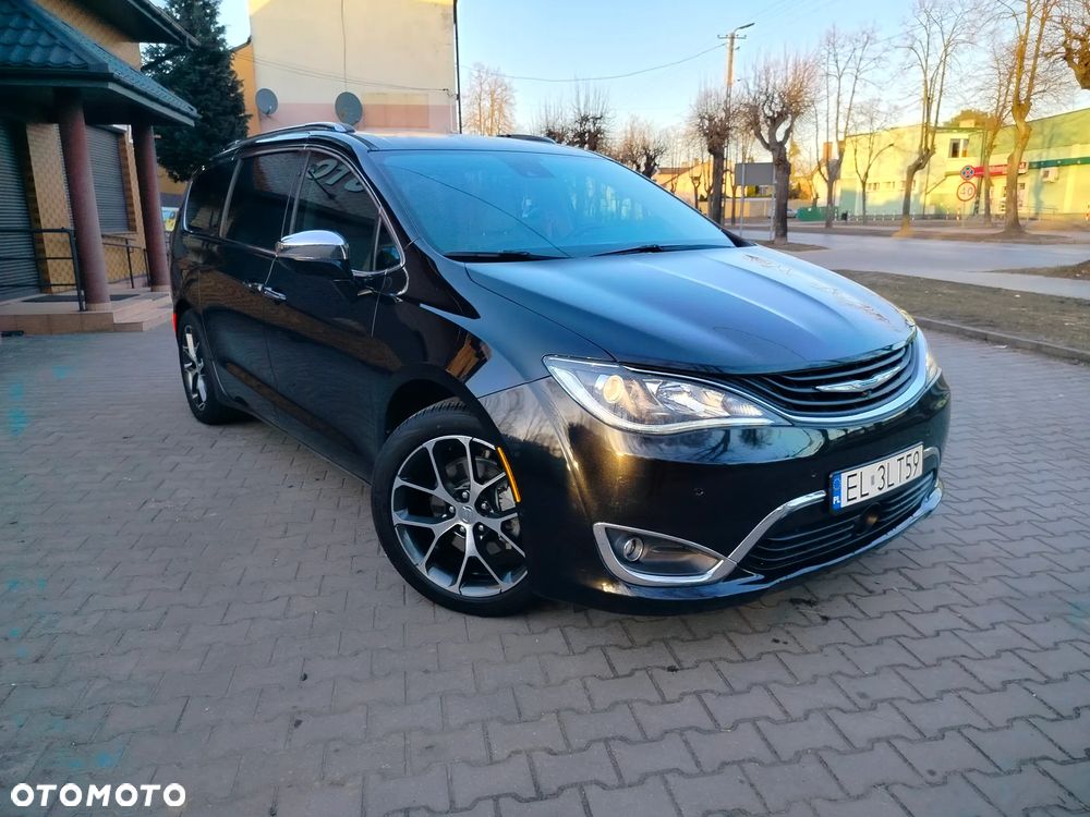 Chrysler Pacifica - 1