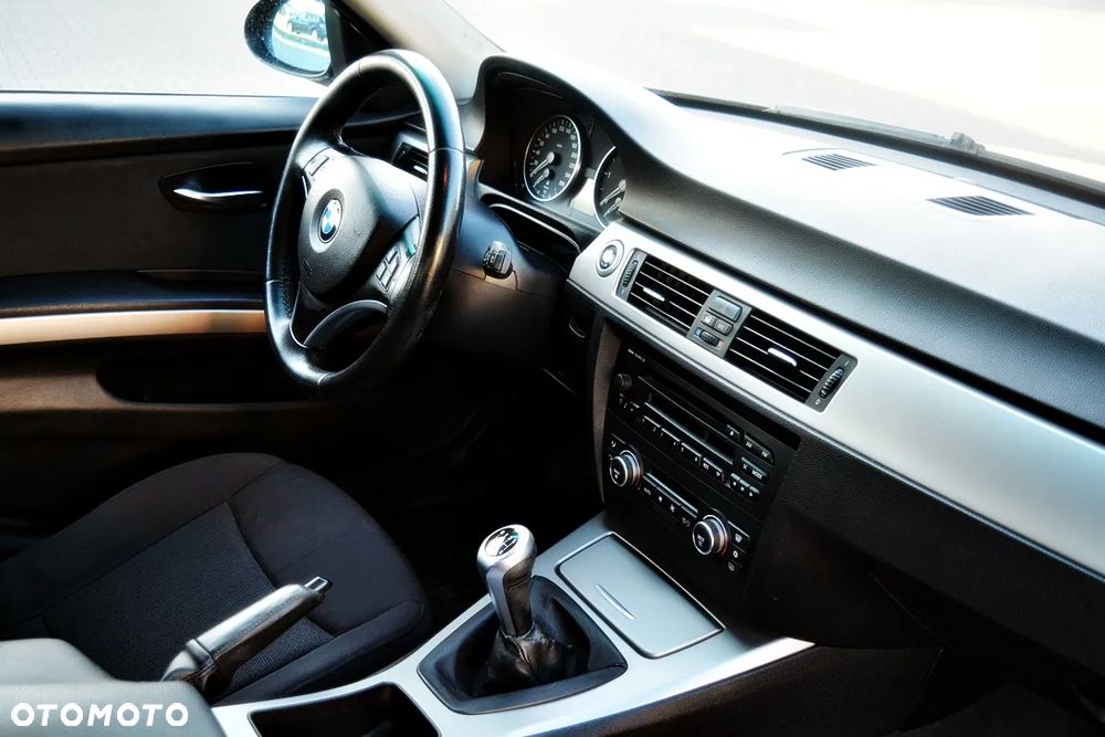 BMW Seria 3 318d - 16