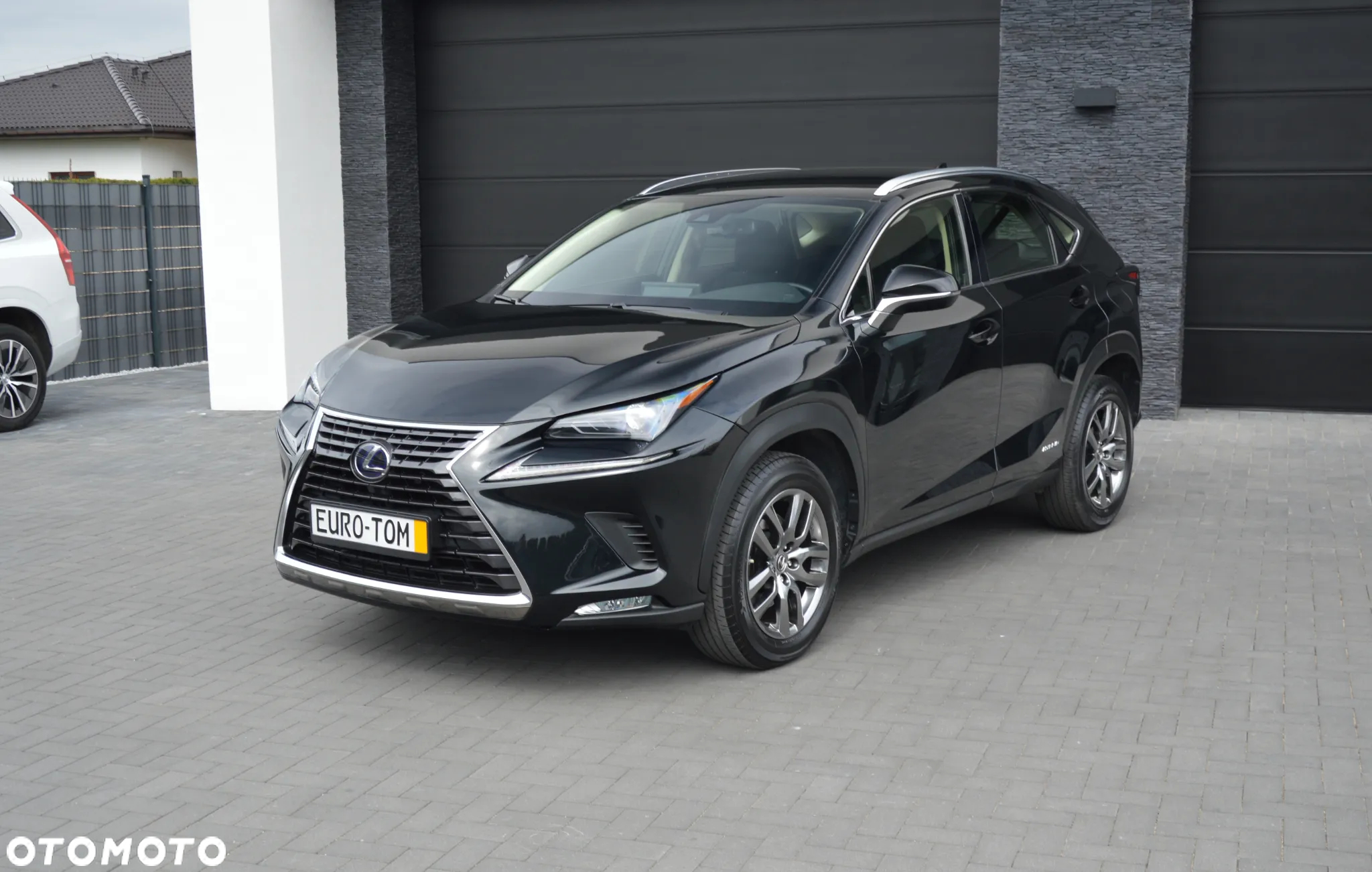 Lexus NX 300h - 12