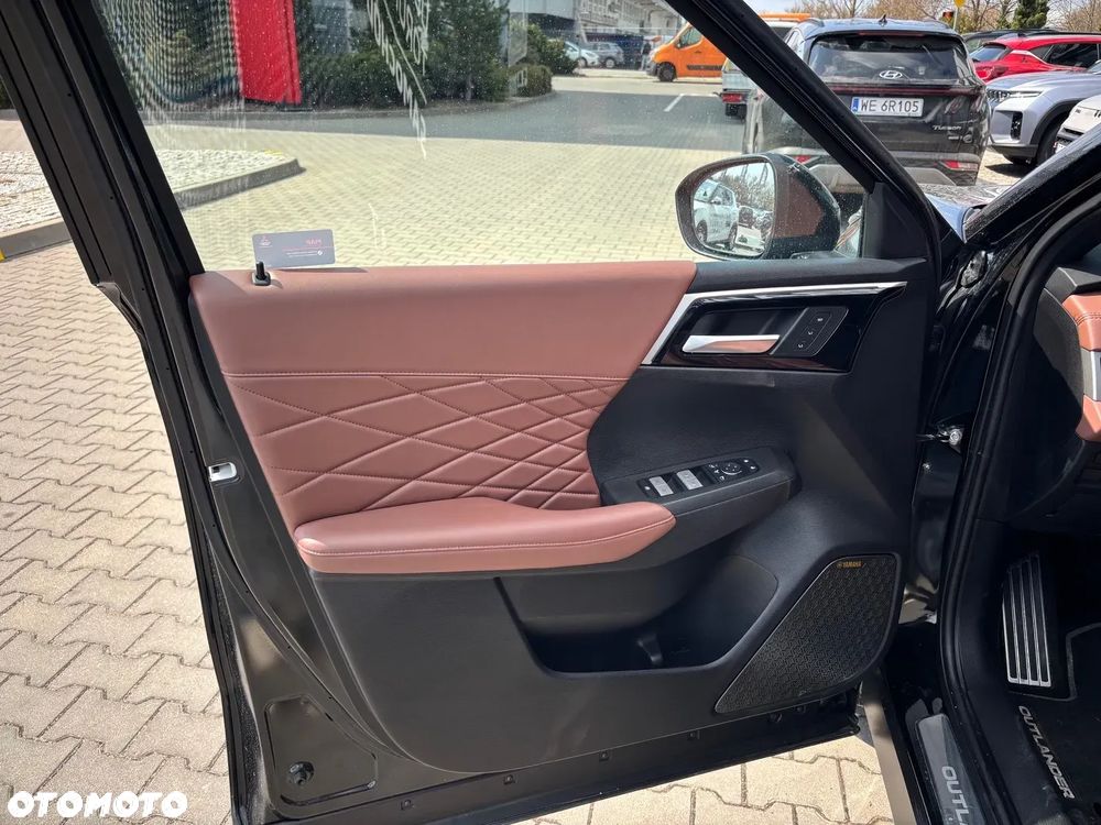 Mitsubishi Outlander Instyle Plus - 12