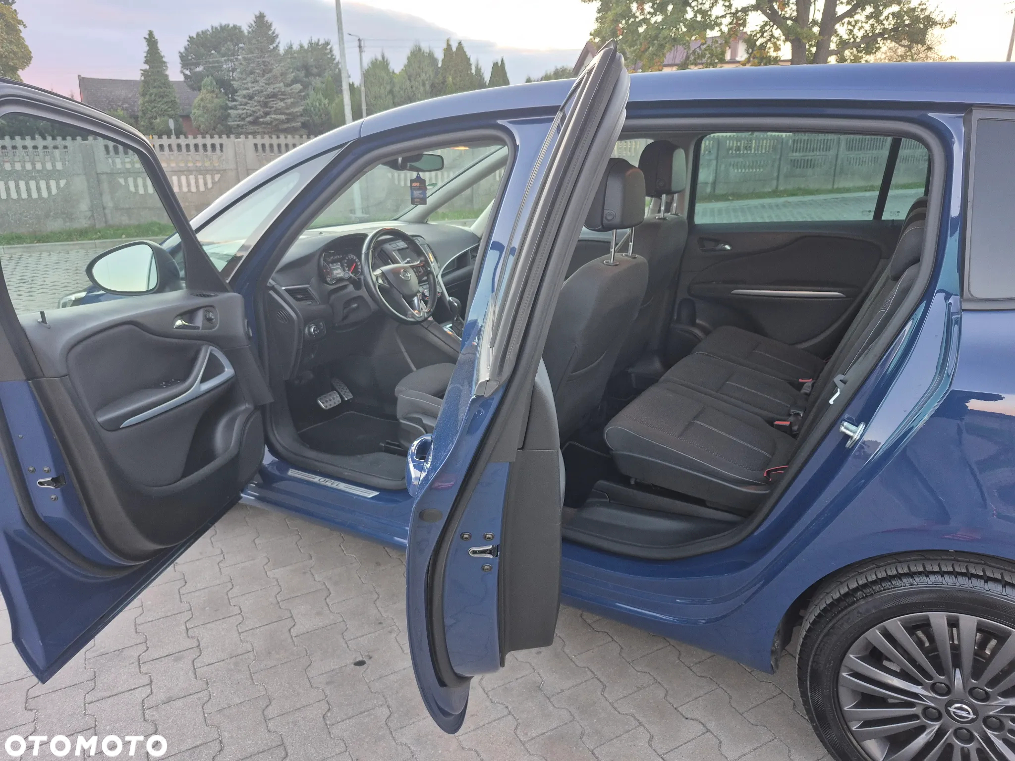 Opel Zafira 2.0 D Automatik 120 Jahre - 12