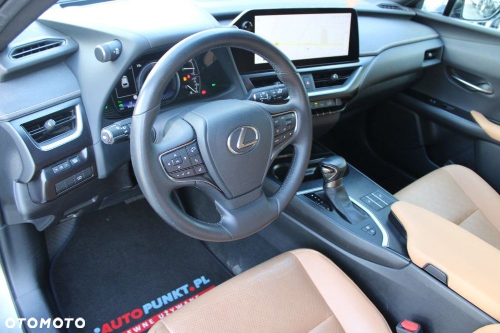 Lexus UX - 15