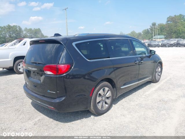 Chrysler Pacifica - 4