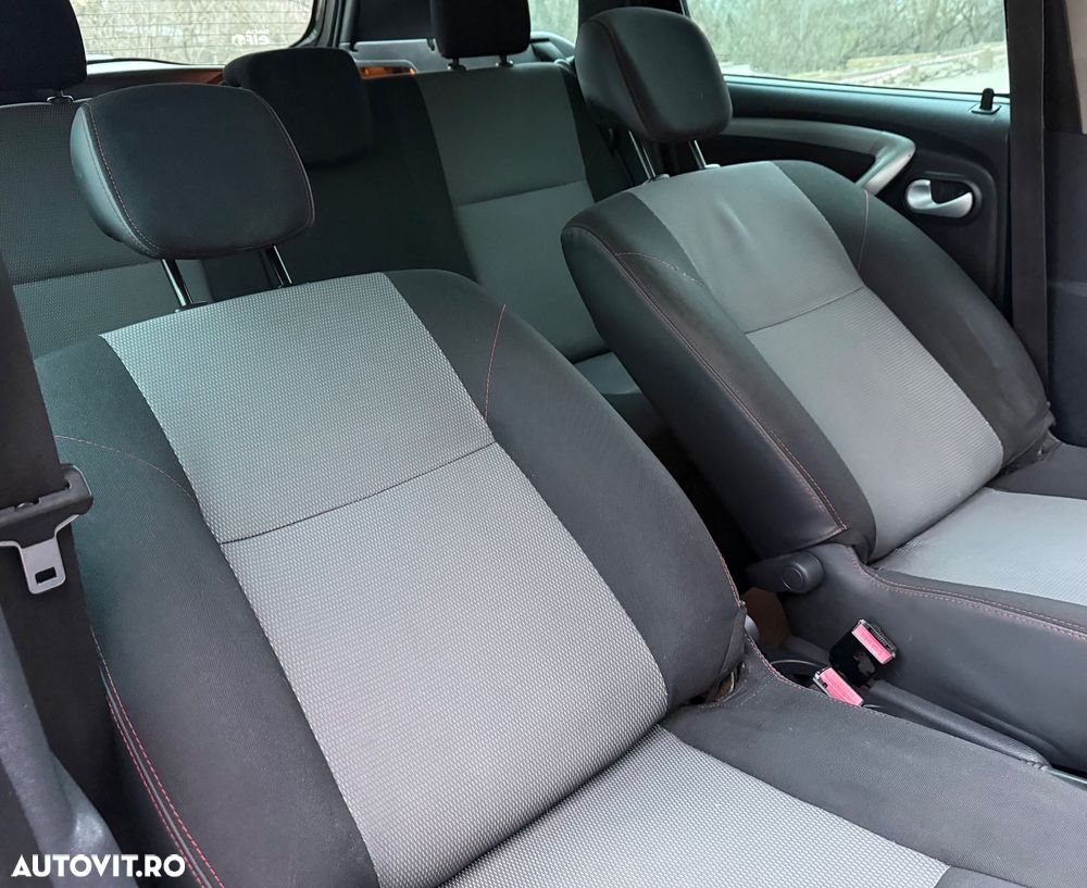 Dacia Duster 1.6 4x2 Laureate - 15