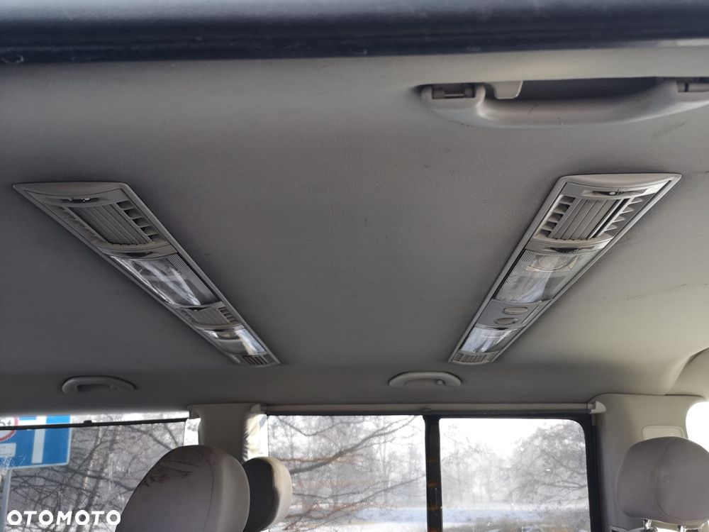 Volkswagen Caravelle - 8