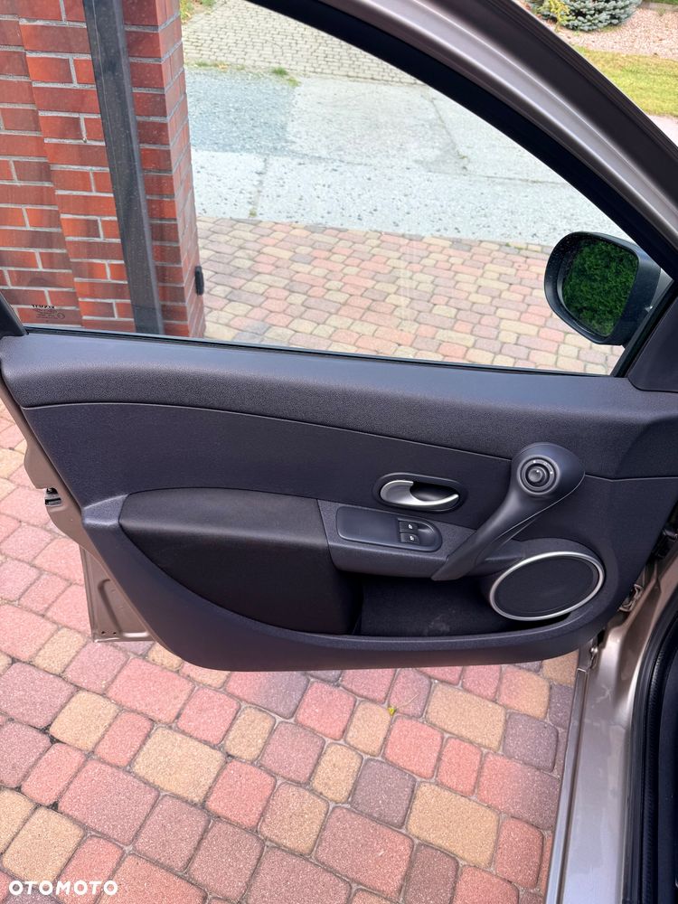 Renault Clio 1.2 16V 75 Dynamique - 13