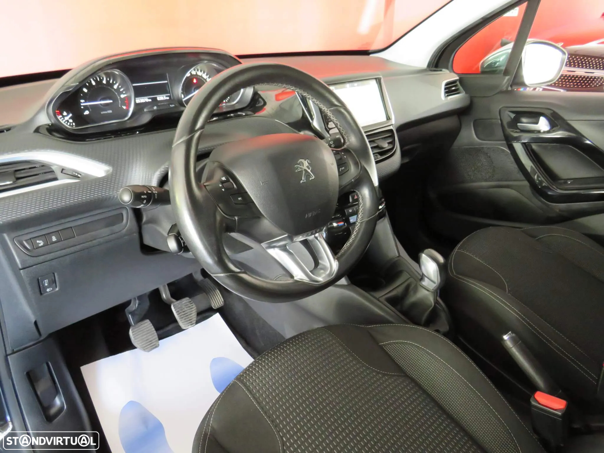 Peugeot 208 1.2 PureTech Allure - 18