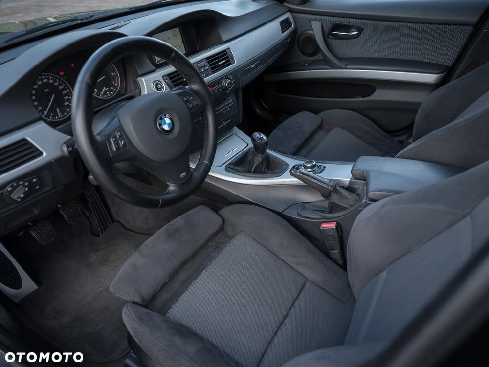 BMW Seria 3 318i Edition Sport - 27