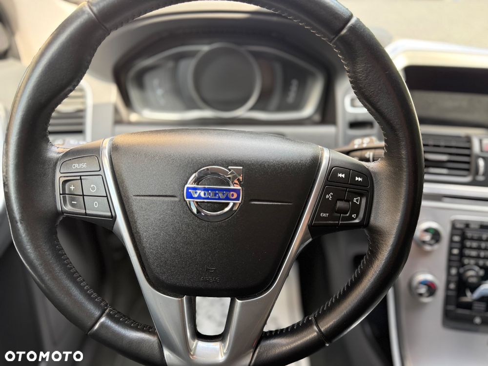 Volvo XC 60 D3 Geartronic Momentum - 17