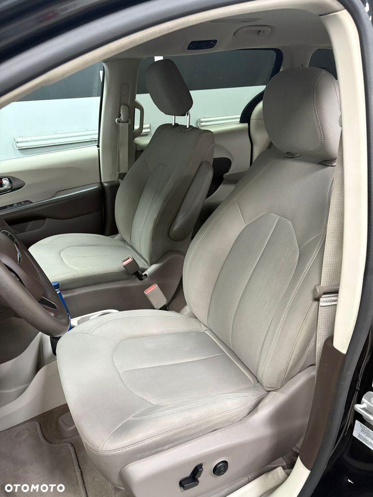 Chrysler Pacifica - 8