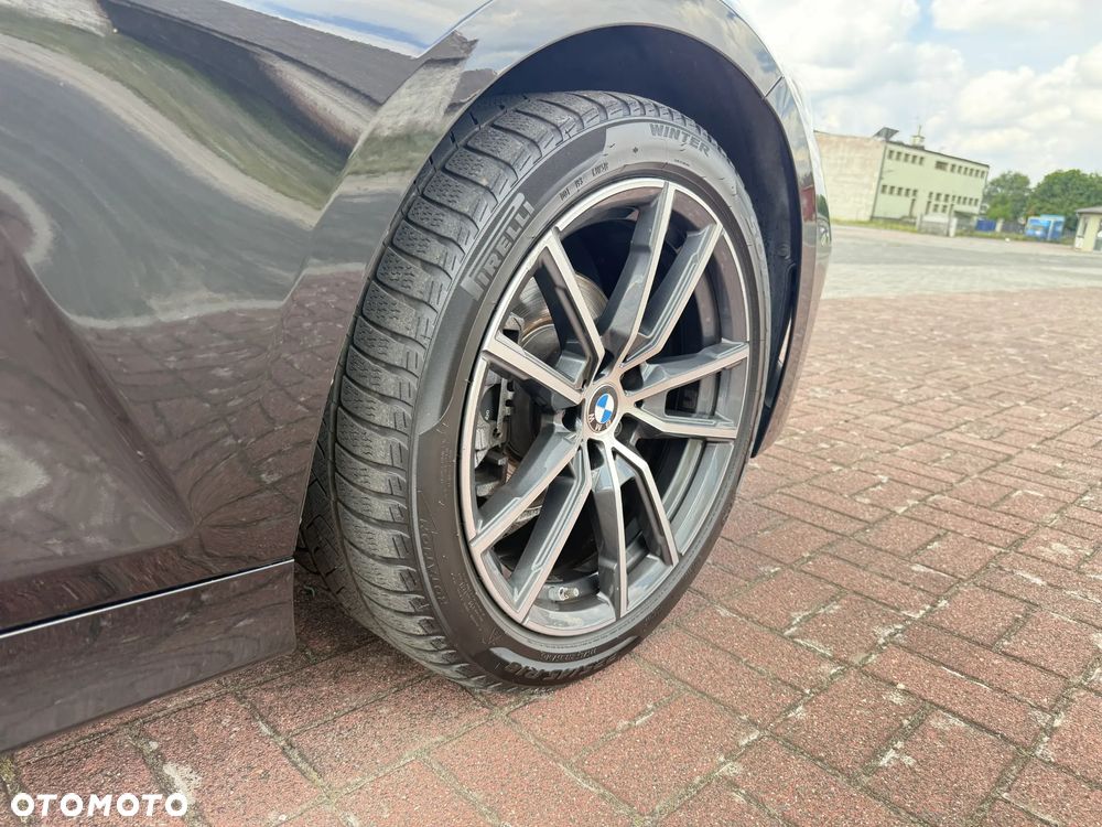 BMW Seria 3 318d mHEV - 24