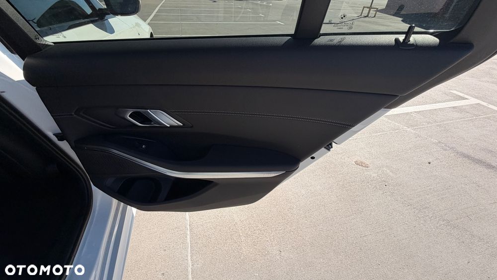 BMW Seria 3 320d xDrive M Sport Shadow - 24