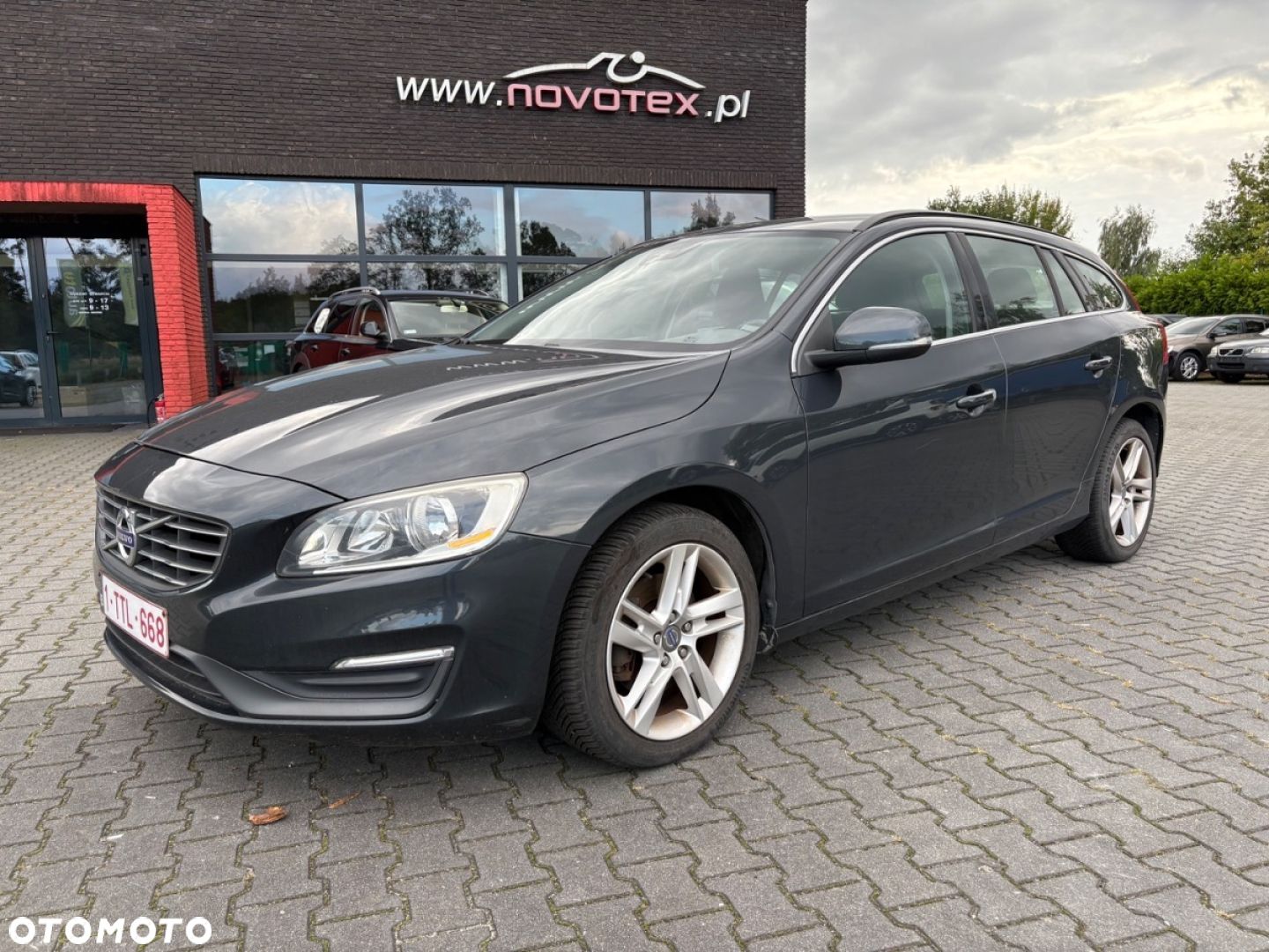 Volvo V60 D4 Momentum - 1