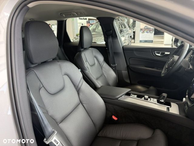 Volvo XC 60 B5 B AWD Plus Dark - 18