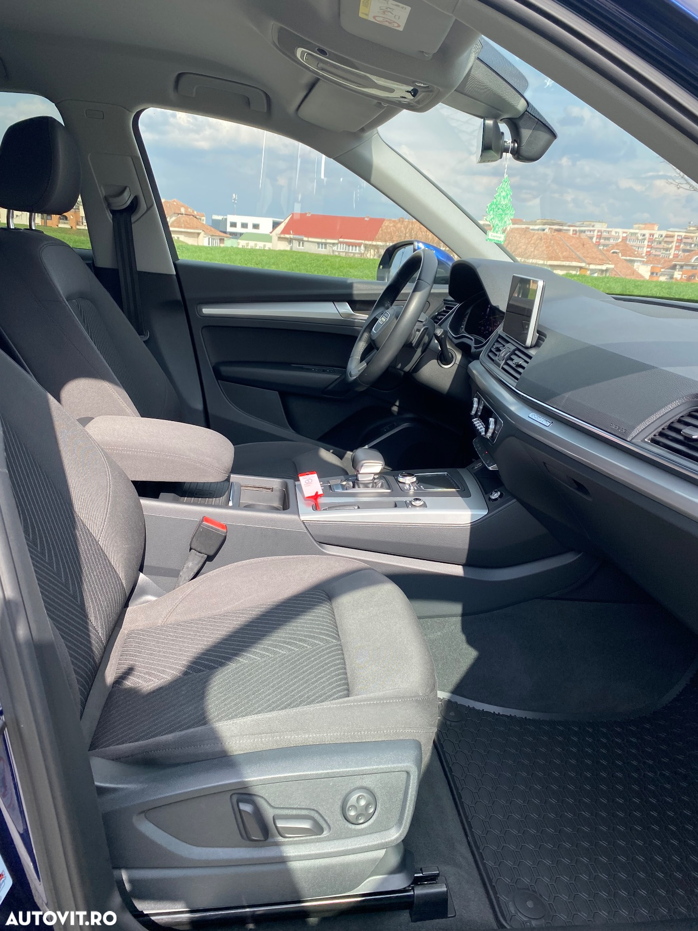 Audi Q5 2.0 40 TDI quattro S tronic Design - 8