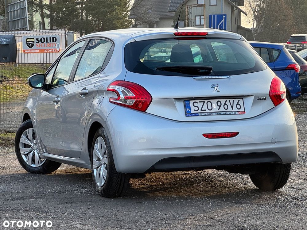 Peugeot 208 - 4