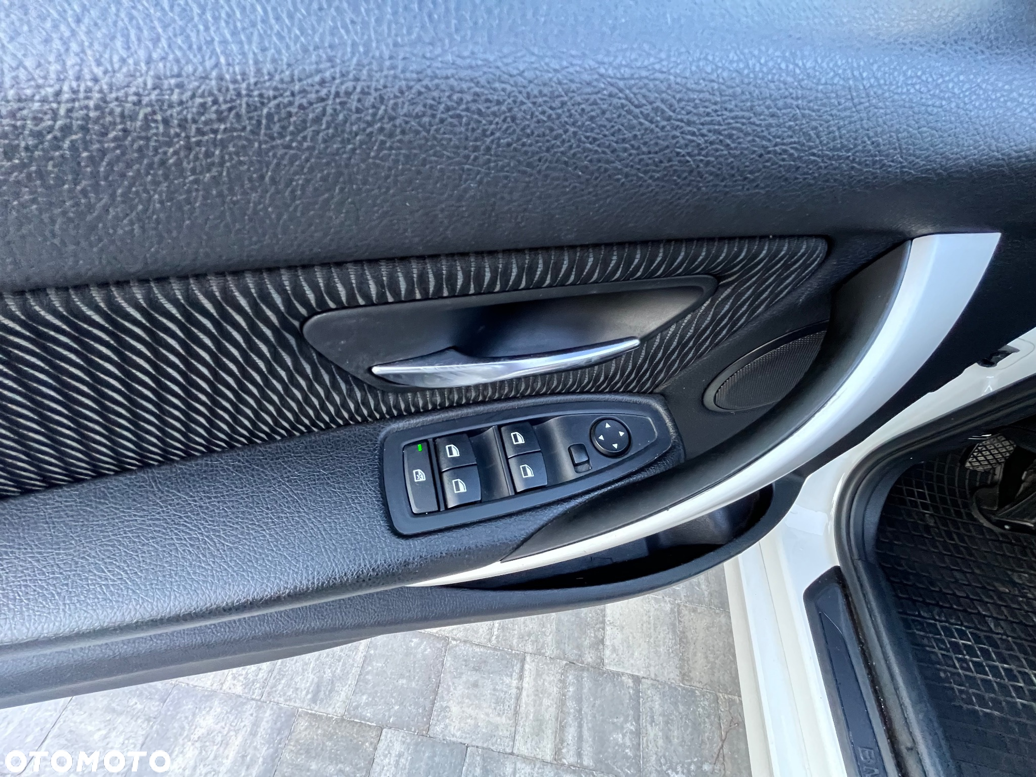 BMW Seria 3 318d xDrive - 11