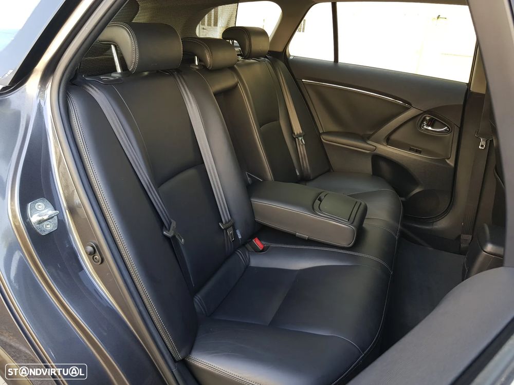 Toyota Avensis SW 2.0 D-4D Exclusive - 41