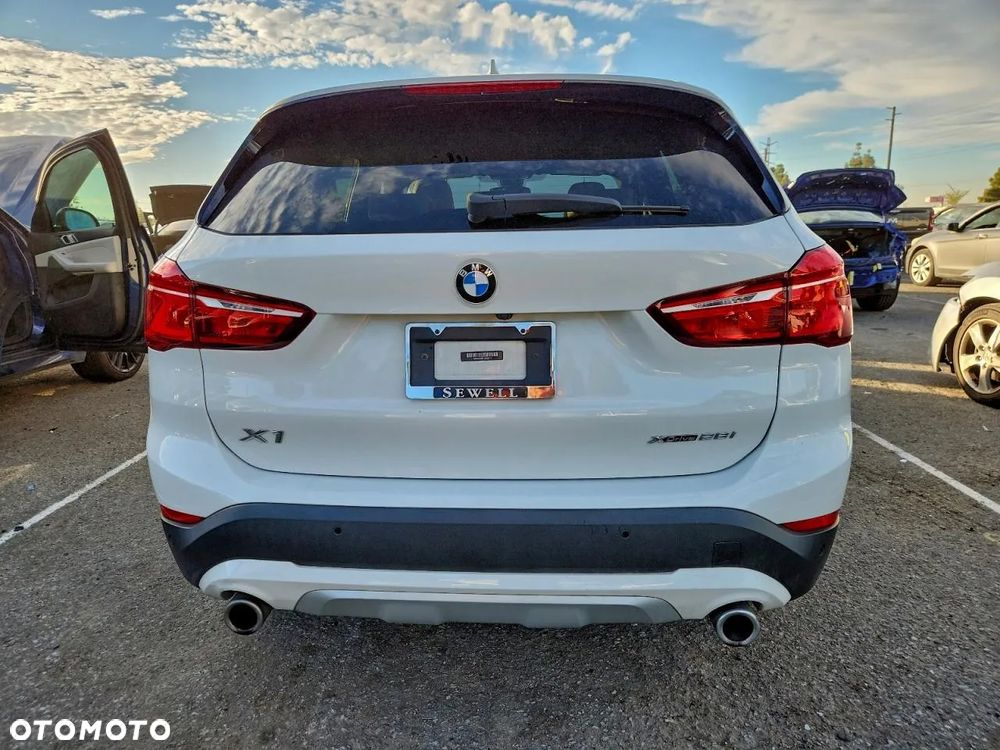 BMW X1 xDrive25i GPF Sport Line - 6