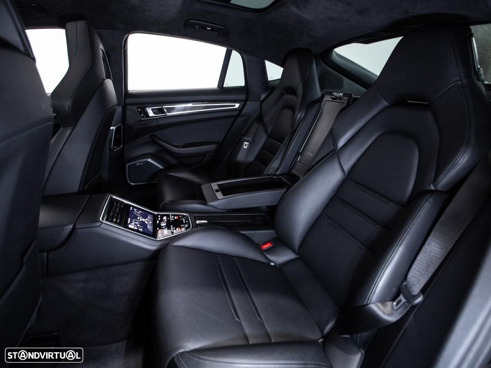 Porsche Panamera Turbo - 12