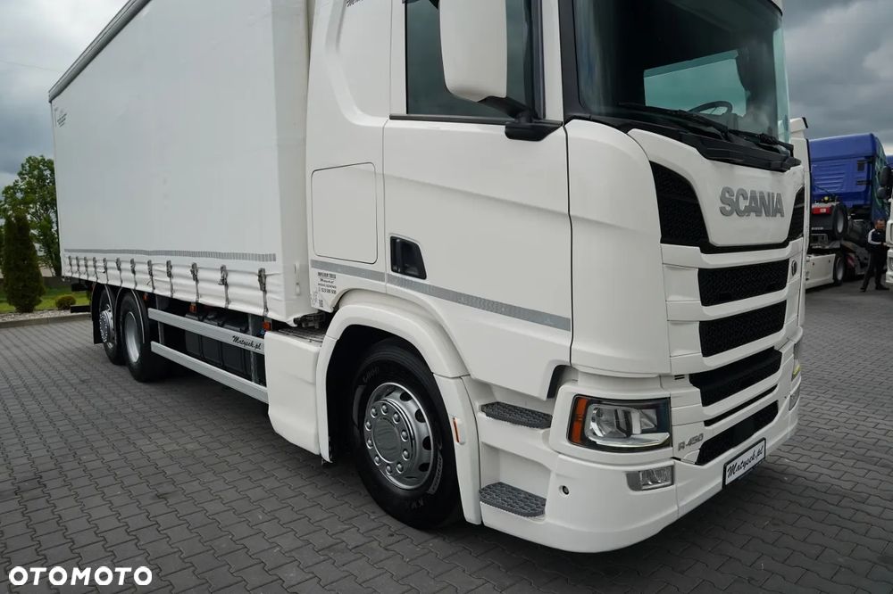 Scania R 450 / FIRANKA 7,7 m / 6x2 / DACH PODNOSZONY / OŚ PODNOSZONA / SKRĘTNA / WINDA DHOLLANDIA 3 500 KG / KLIMA POSTOJOWA / EURO 6 - 8