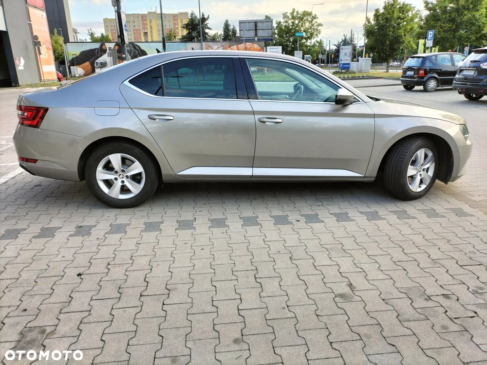 Skoda Superb 2.0 TDI Ambition DSG7 - 5