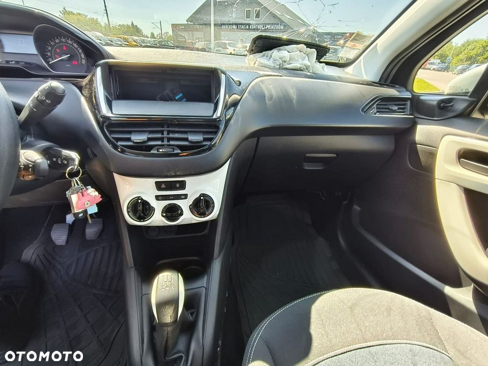 Peugeot 208 - 13