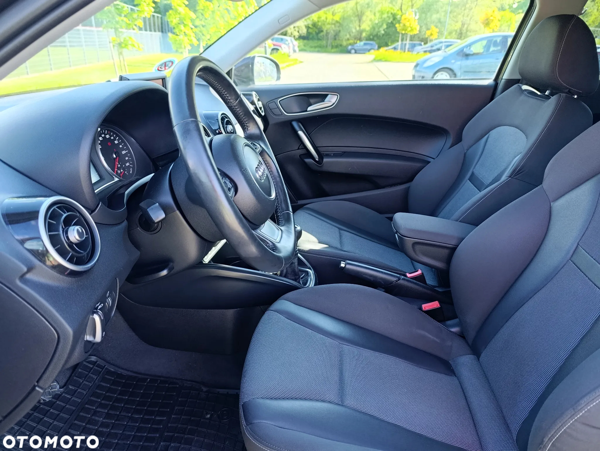 Audi A1 1.2 TFSI Attraction - 12
