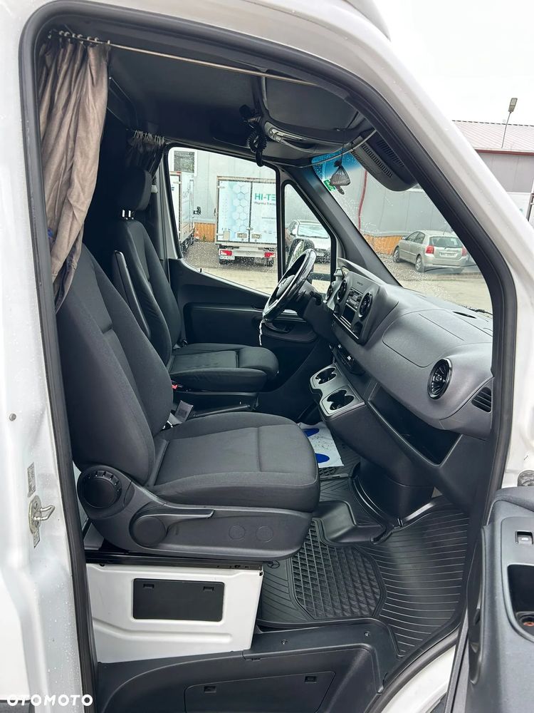 Mercedes-Benz Sprinter - 22