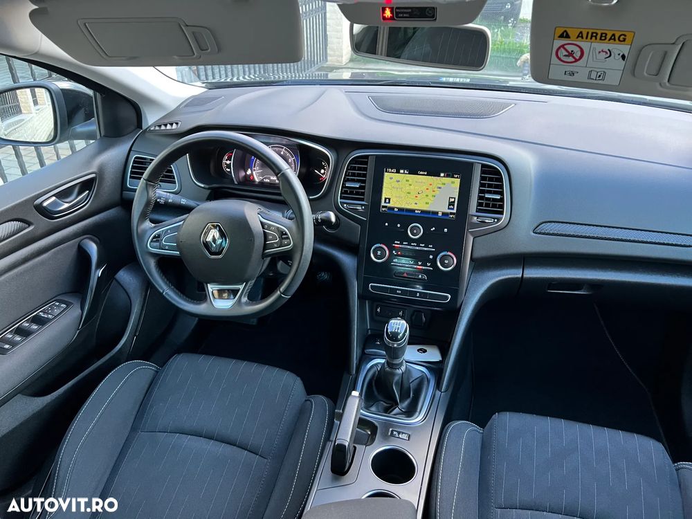 Renault Megane TCe 140 GPF LIMITED - 11