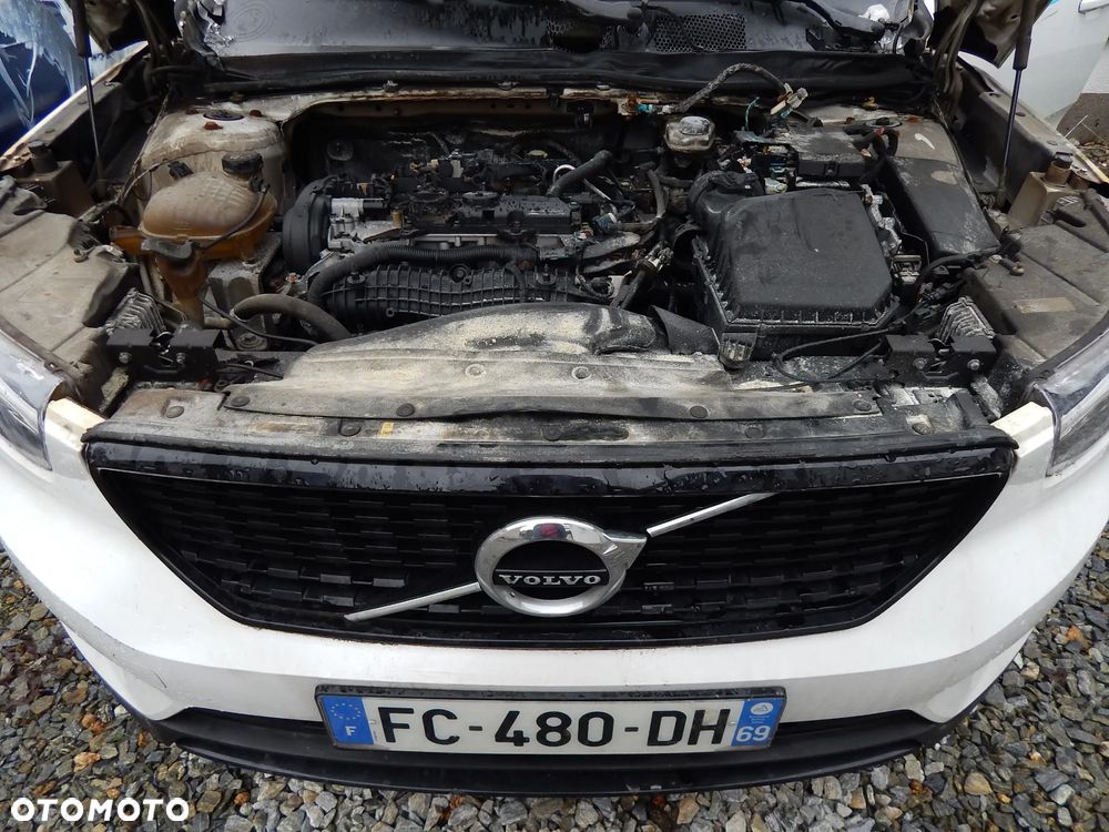 Volvo XC 40 T4 AWD R-Design - 17