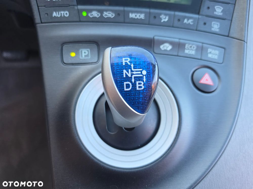Toyota Prius (Hybrid) - 31