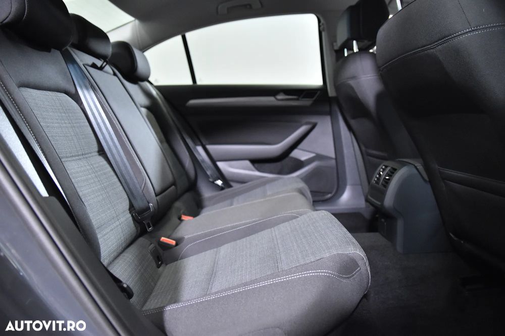 Volkswagen Passat - 12