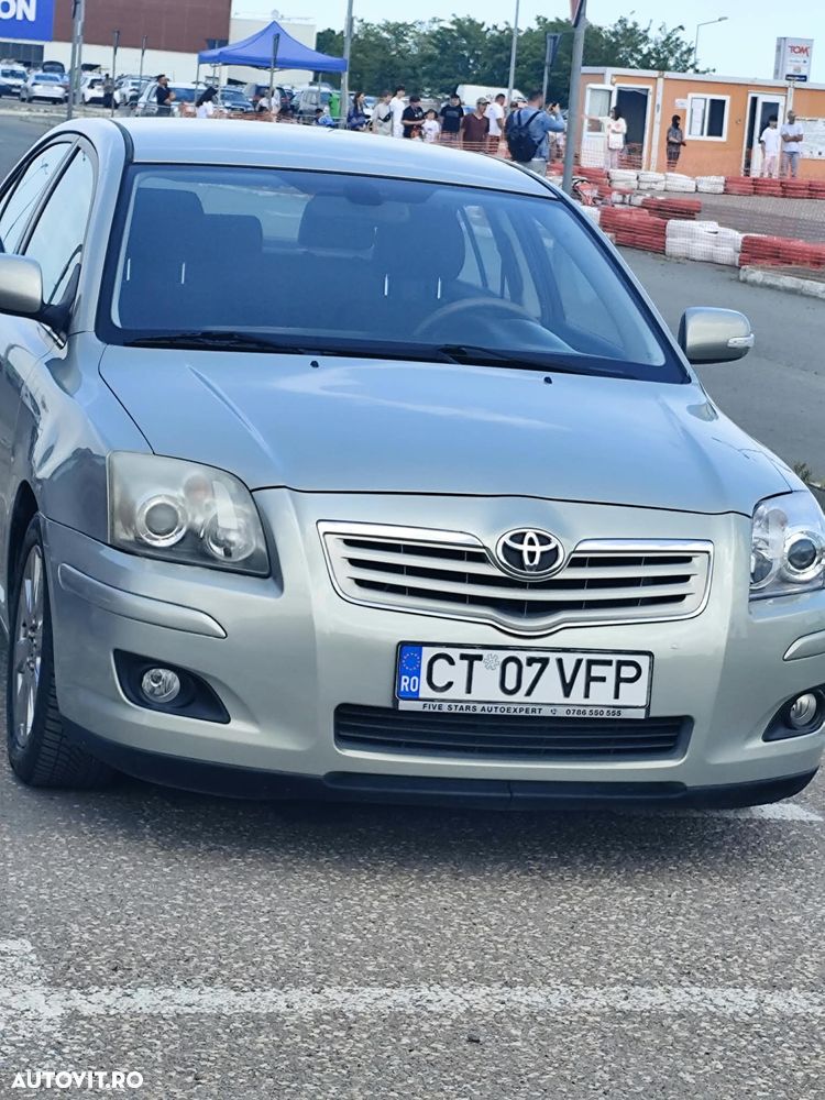 Toyota Avensis 1.8 Sedan Luna - 1