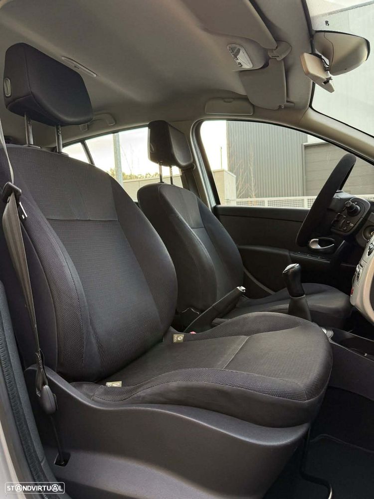 Renault Clio 1.2 16V Dynamique S - 10