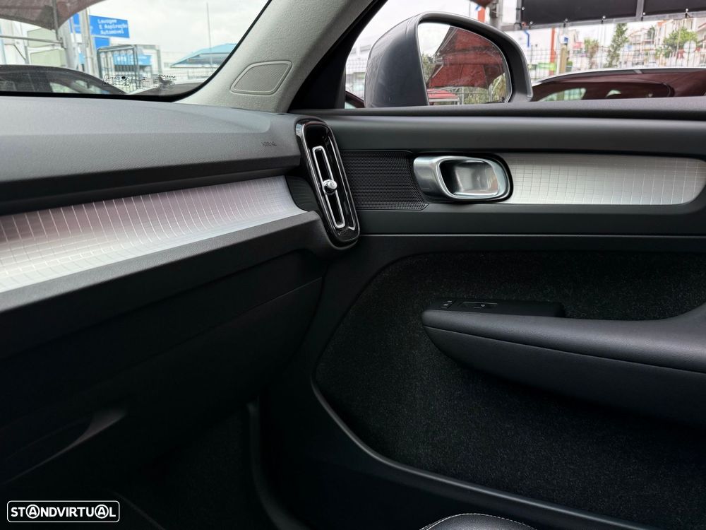 Volvo XC 40 1.5 T3 Momentum Tech Edition - 19