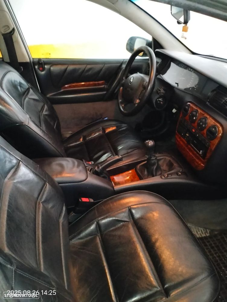 Opel Omega Caravan 2.5i V6 CD - 10