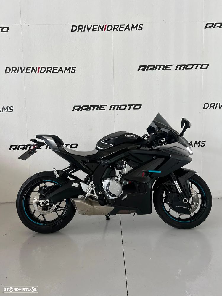 CF Moto 675SR-R - 3