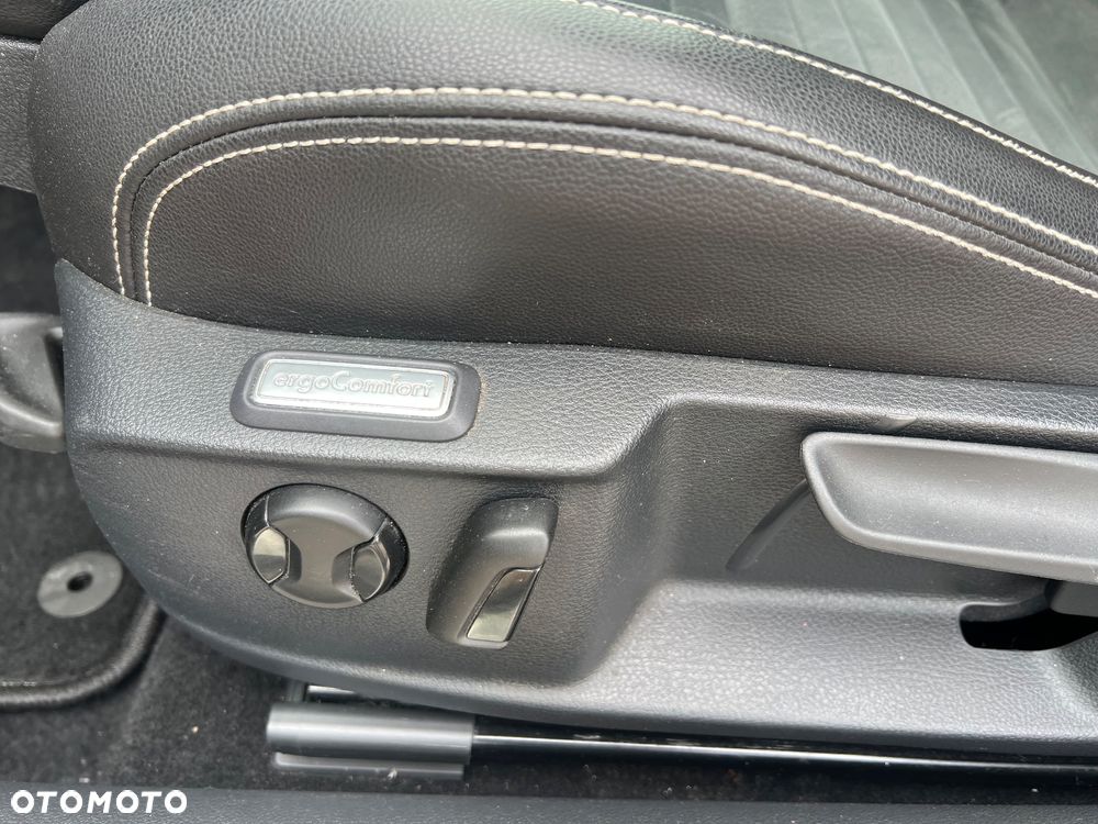 Volkswagen Passat 2.0 TDI SCR Highline - 16