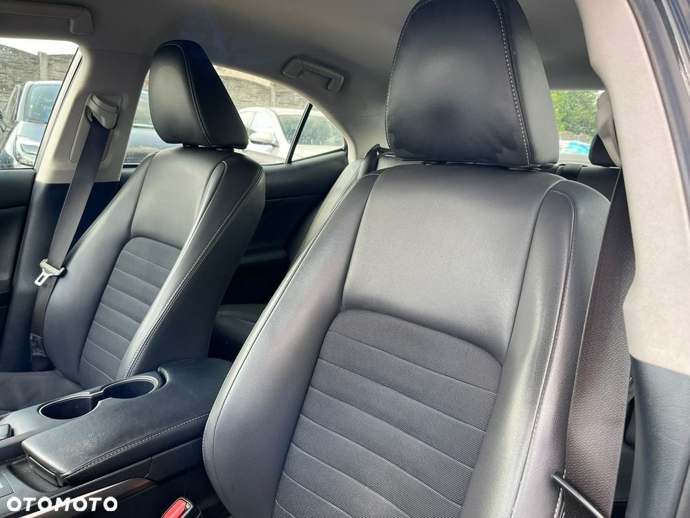 Lexus IS 200t / 300 Elegance - 14