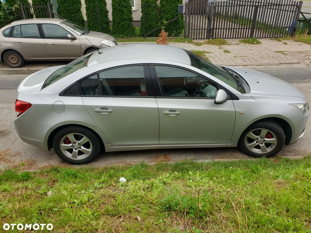 Chevrolet Cruze 1.8 LS - 18